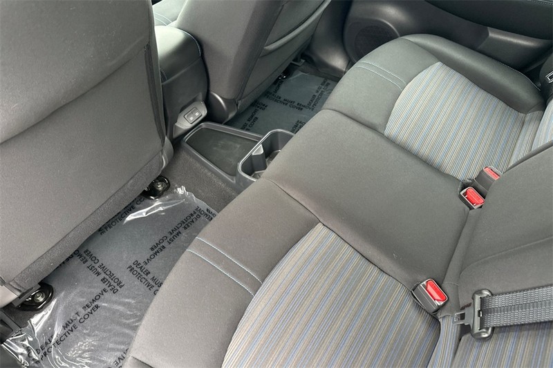 Nissan LEAF Vehicle Full-screen Gallery Image 12