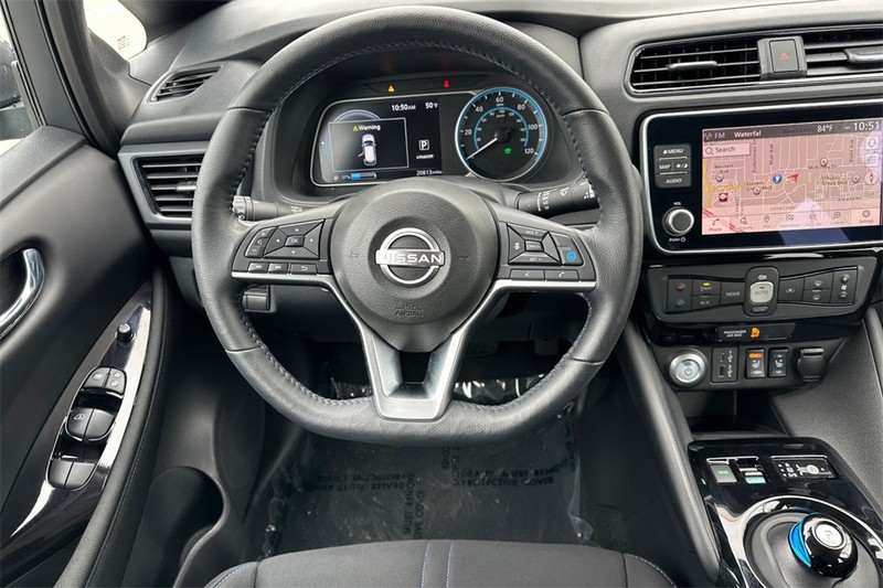 Nissan LEAF Vehicle Full-screen Gallery Image 14