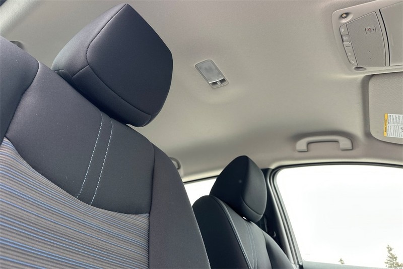 Nissan LEAF Vehicle Full-screen Gallery Image 16