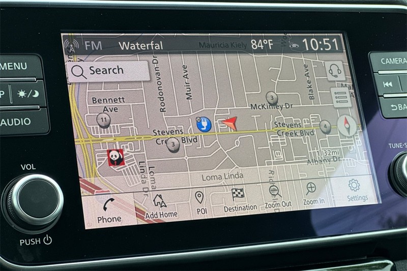 Nissan LEAF Vehicle Full-screen Gallery Image 18