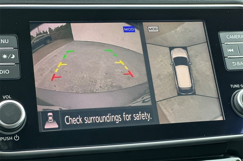 Nissan LEAF Vehicle Full-screen Gallery Image 19