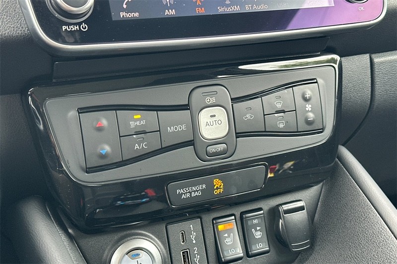 Nissan LEAF Vehicle Full-screen Gallery Image 20