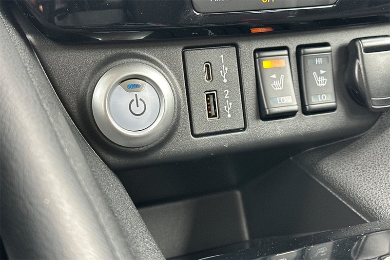 Nissan LEAF Vehicle Full-screen Gallery Image 22