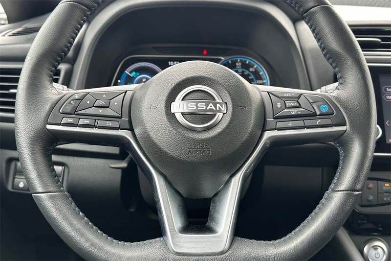 Nissan LEAF Vehicle Full-screen Gallery Image 23