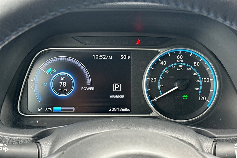 Nissan LEAF Vehicle Full-screen Gallery Image 24