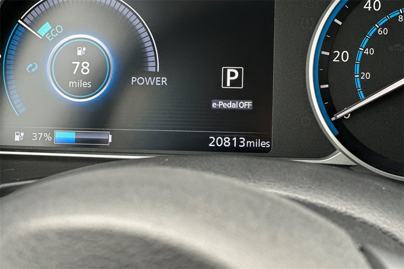Nissan LEAF Vehicle Full-screen Gallery Image 25