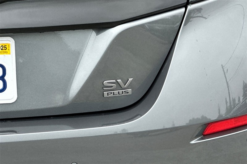 Nissan LEAF Vehicle Full-screen Gallery Image 27