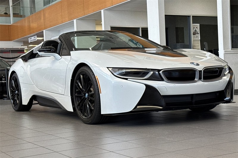 BMW i8 Vehicle Full-screen Gallery Image 02