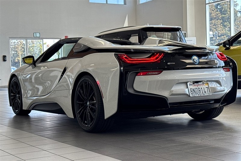 BMW i8 Vehicle Full-screen Gallery Image 06