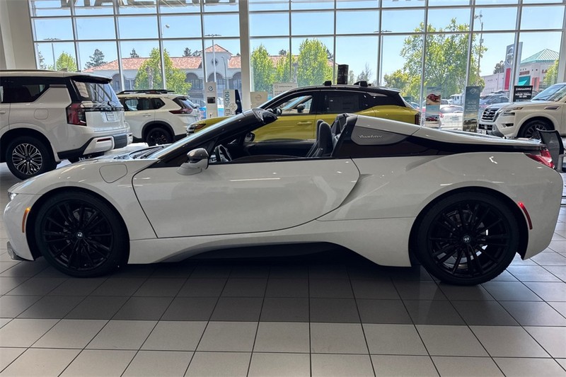 BMW i8 Vehicle Full-screen Gallery Image 07