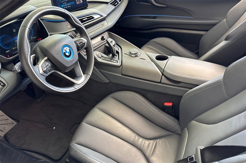 BMW i8 Vehicle Full-screen Gallery Image 10