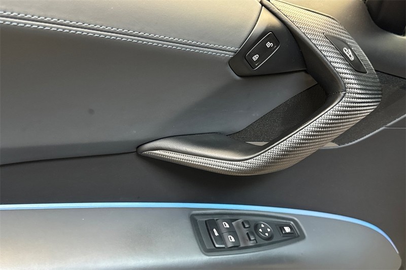 BMW i8 Vehicle Full-screen Gallery Image 11