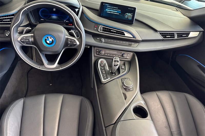 BMW i8 Vehicle Full-screen Gallery Image 13