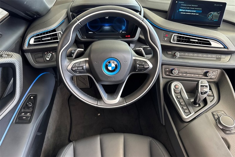 BMW i8 Vehicle Full-screen Gallery Image 14