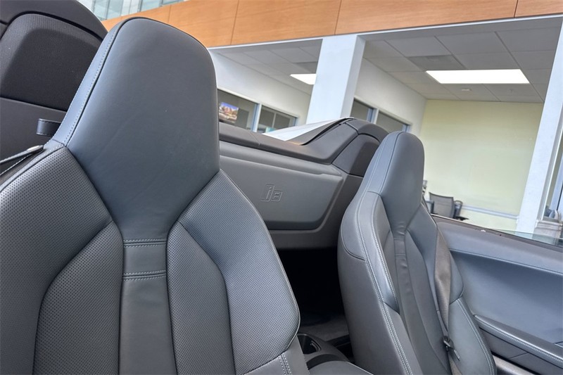 BMW i8 Vehicle Full-screen Gallery Image 16