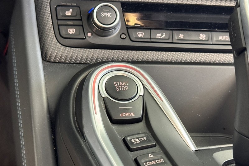 BMW i8 Vehicle Full-screen Gallery Image 21