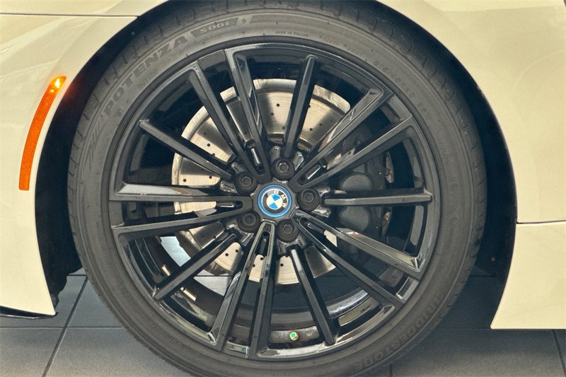 BMW i8 Vehicle Full-screen Gallery Image 25