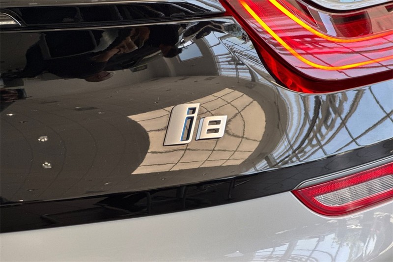 BMW i8 Vehicle Full-screen Gallery Image 26