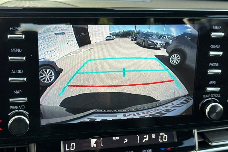 Toyota Sienna Vehicle Full-screen Gallery Image 21