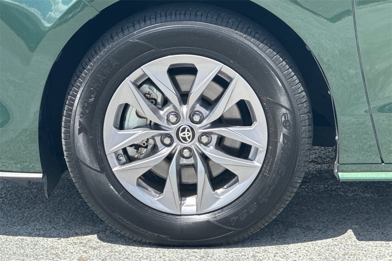 Toyota Sienna Vehicle Full-screen Gallery Image 28