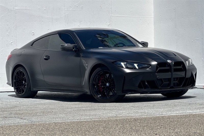 BMW M4 Vehicle Full-screen Gallery Image 02