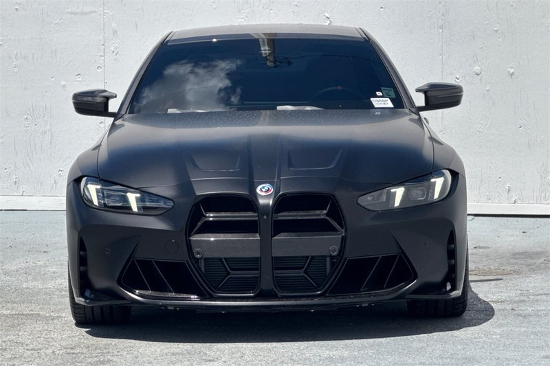 BMW M4 Vehicle Full-screen Gallery Image 09