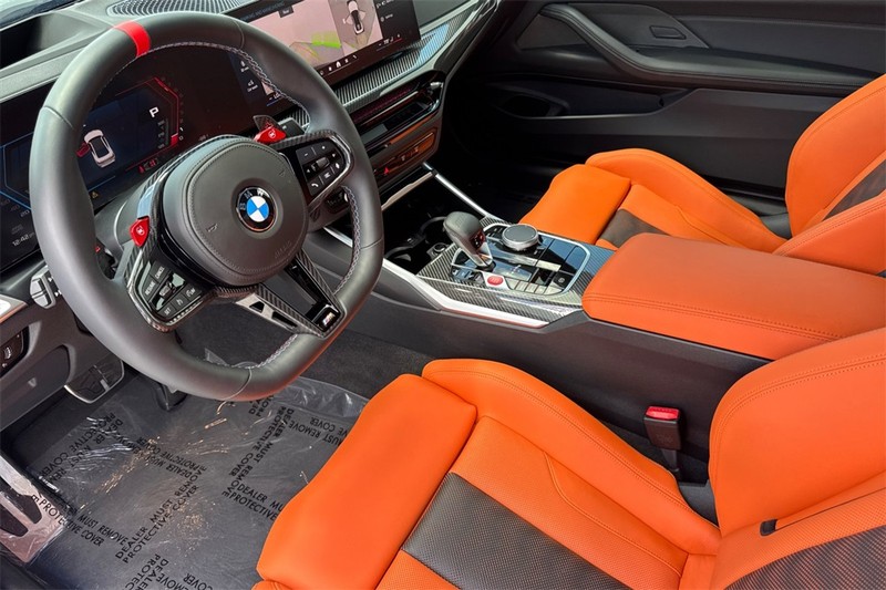 BMW M4 Vehicle Full-screen Gallery Image 10