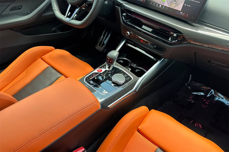 BMW M4 Vehicle Full-screen Gallery Image 15