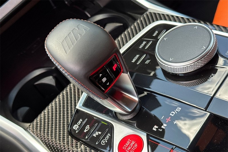 BMW M4 Vehicle Full-screen Gallery Image 21