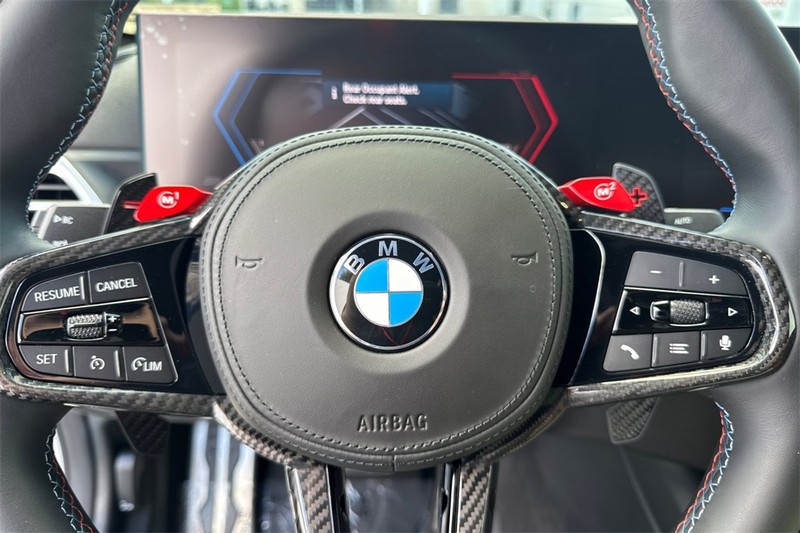 BMW M4 Vehicle Full-screen Gallery Image 23