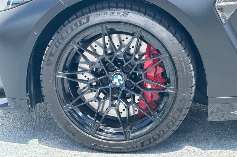 BMW M4 Vehicle Full-screen Gallery Image 26