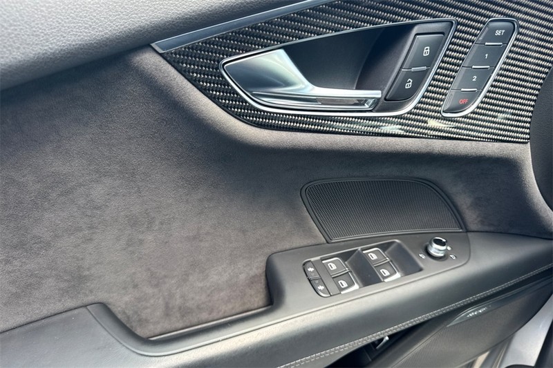 Audi RS 7 Vehicle Full-screen Gallery Image 11