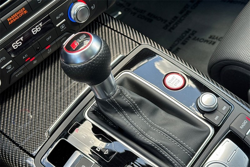 Audi RS 7 Vehicle Full-screen Gallery Image 22