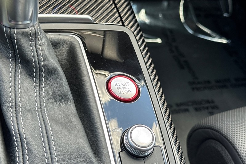 Audi RS 7 Vehicle Full-screen Gallery Image 23