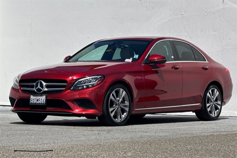 Mercedes-Benz C-Class Vehicle Full-screen Gallery Image 08