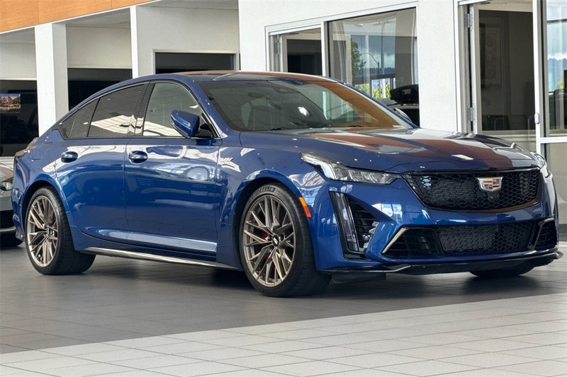Cadillac CT5-V Vehicle Full-screen Gallery Image 02