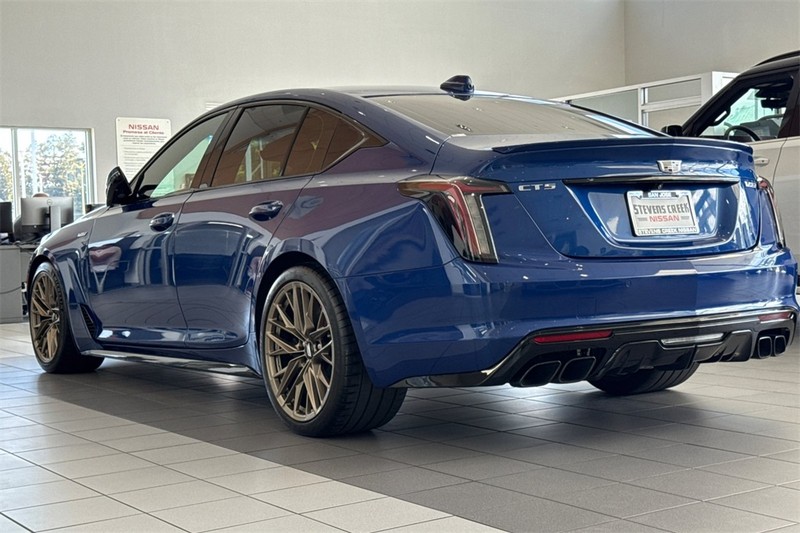 Cadillac CT5-V Vehicle Full-screen Gallery Image 06