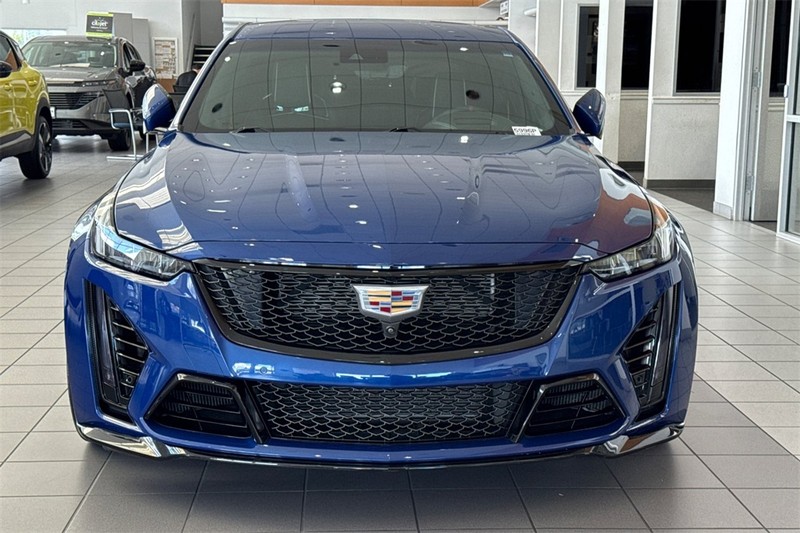Cadillac CT5-V Vehicle Full-screen Gallery Image 09