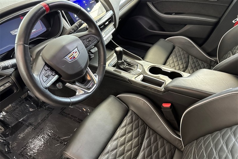 Cadillac CT5-V Vehicle Full-screen Gallery Image 10