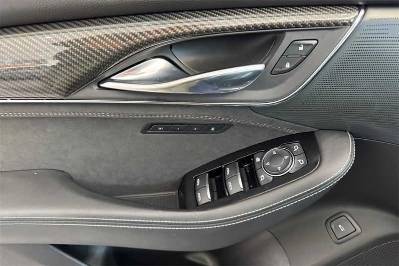 Cadillac CT5-V Vehicle Full-screen Gallery Image 11