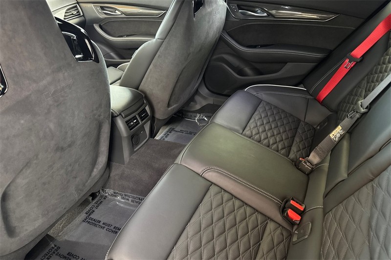 Cadillac CT5-V Vehicle Full-screen Gallery Image 12