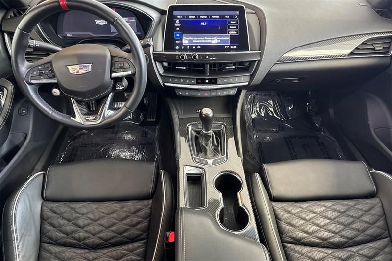Cadillac CT5-V Vehicle Full-screen Gallery Image 13