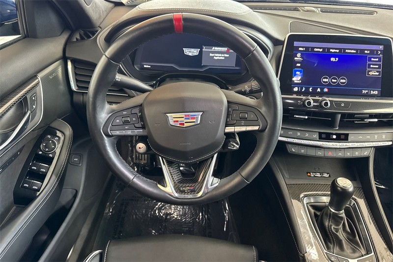 Cadillac CT5-V Vehicle Full-screen Gallery Image 14