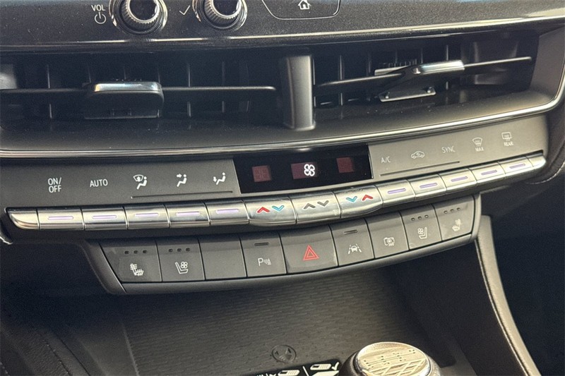Cadillac CT5-V Vehicle Full-screen Gallery Image 19