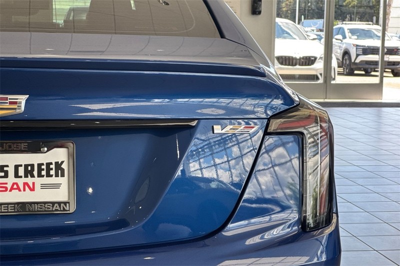 Cadillac CT5-V Vehicle Full-screen Gallery Image 26