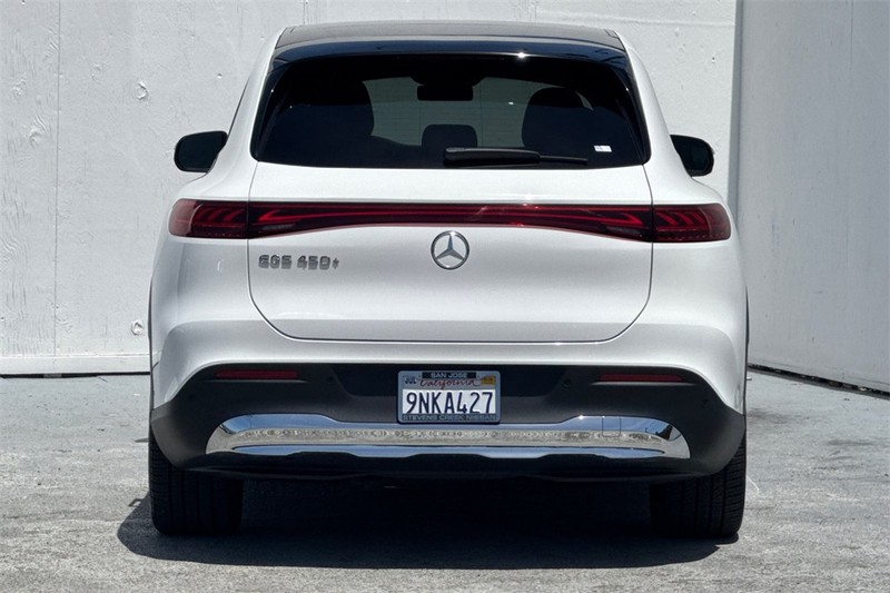 Mercedes-Benz EQS Vehicle Full-screen Gallery Image 05