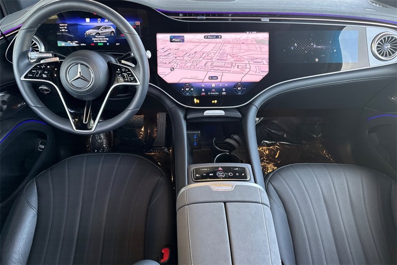 Mercedes-Benz EQS Vehicle Full-screen Gallery Image 13