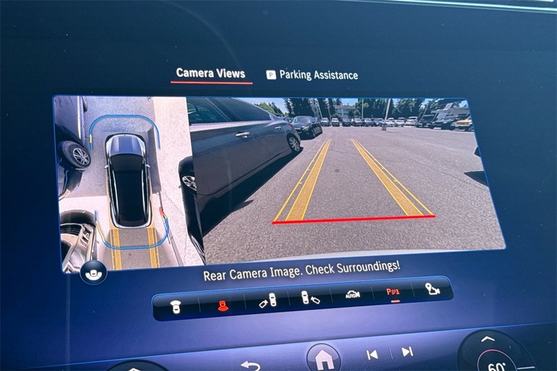 Mercedes-Benz EQS Vehicle Full-screen Gallery Image 20