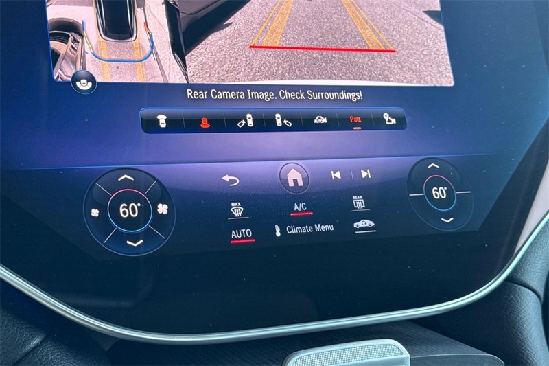 Mercedes-Benz EQS Vehicle Full-screen Gallery Image 21