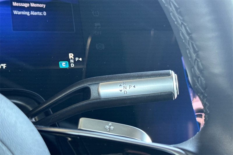Mercedes-Benz EQS Vehicle Full-screen Gallery Image 22